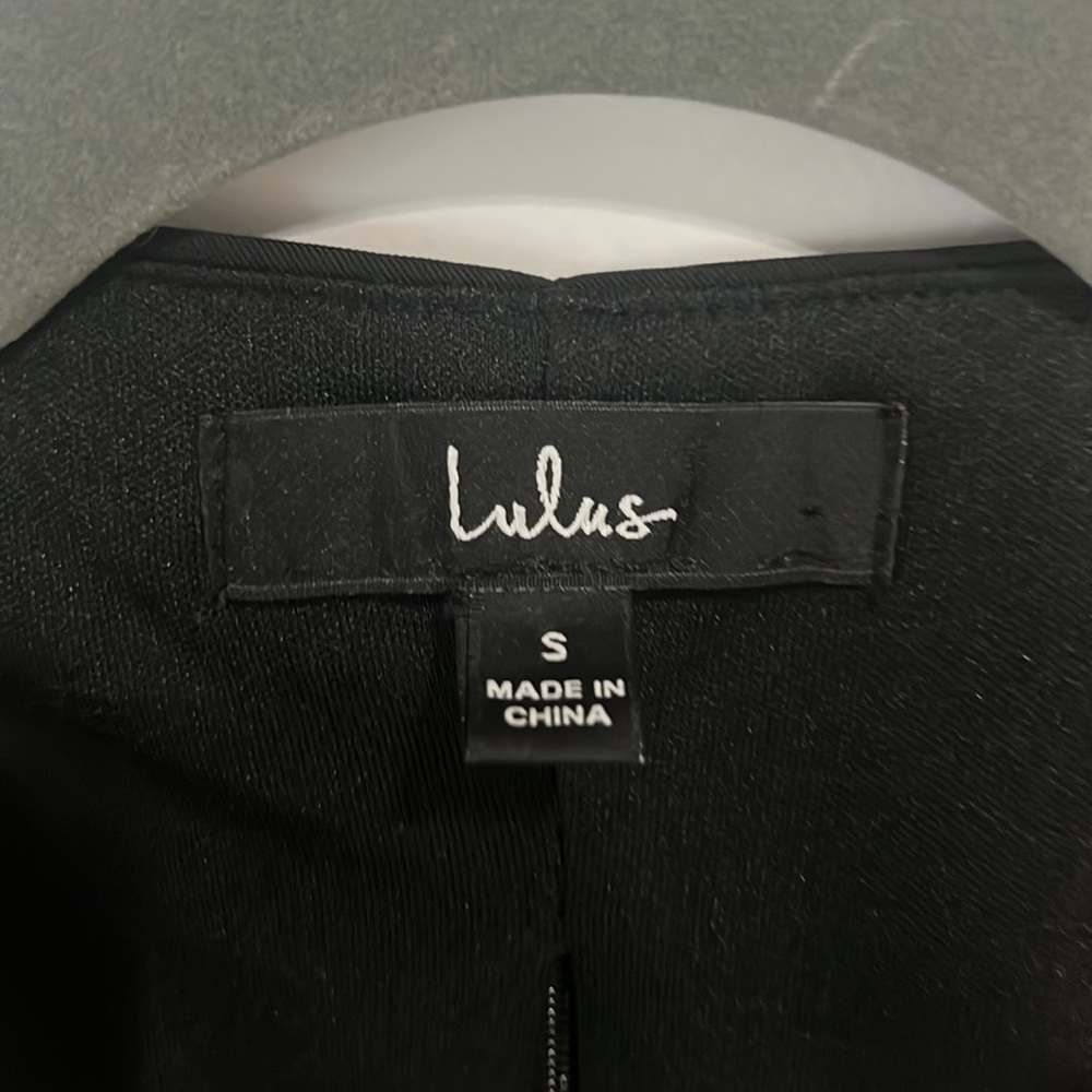 Jumpsuit never worn tags removed as well as hanger straps - Picture 6 of 7